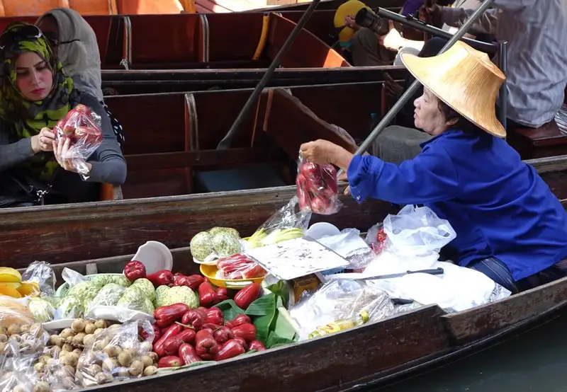 Damnoen Saduak Floating Market