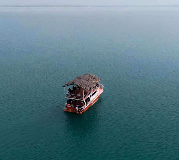 Floating Bar (Willy T's)