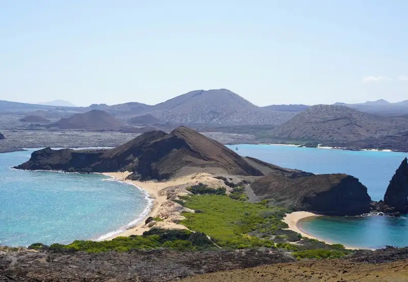 Bahia Sullivan, Santiago