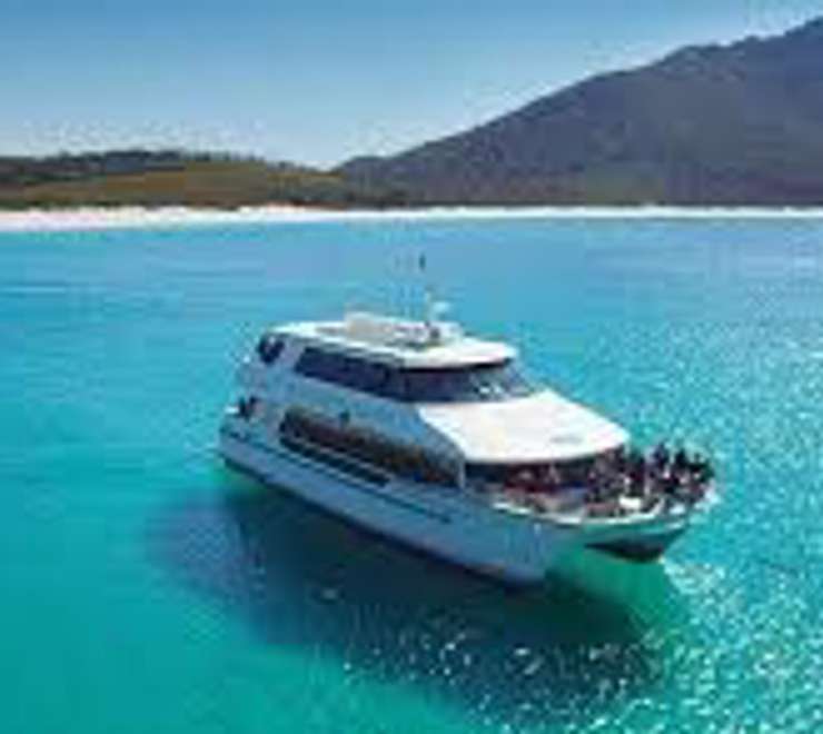 Cruise or Kayak Wineglass Bay