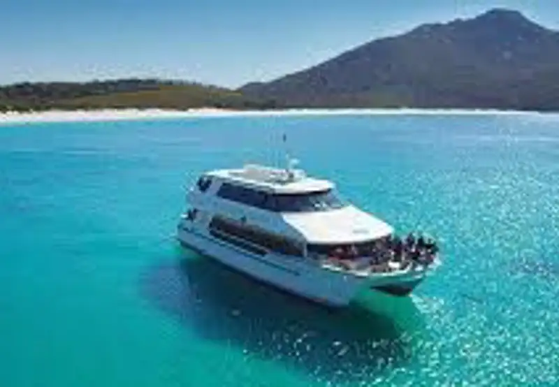 Cruise or Kayak Wineglass Bay