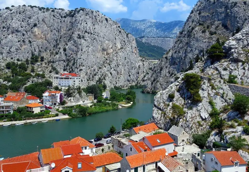 Omis - Overnight onboard