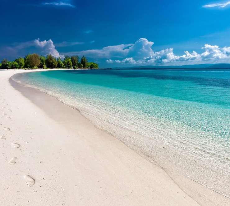 Luengoni Beach