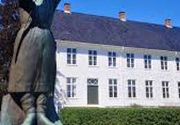 IgluCruise.Application.ViewModels.Shared.WebImageViewModel?.Description