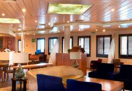 Yacht Club Café