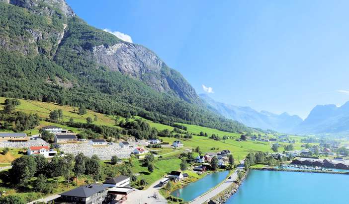 Innvikfjorden (Scenic Cruising)