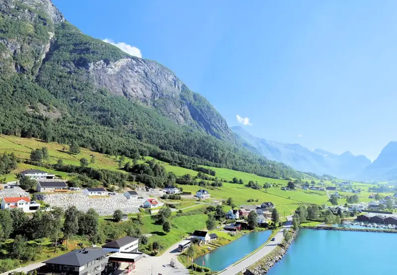 Innvikfjorden (Scenic Cruising)