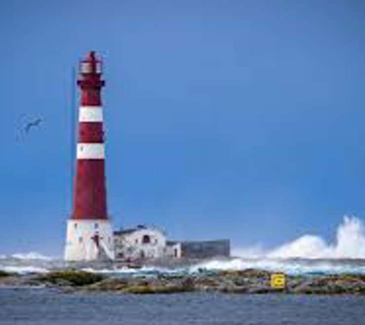 Admire Slettringen Lighthouse
