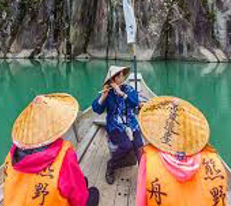 Paddle a Traditional Boat down the Kumano River