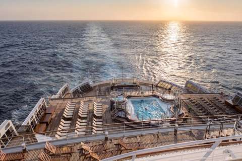Image related to Pool Deck Queen Mary 2