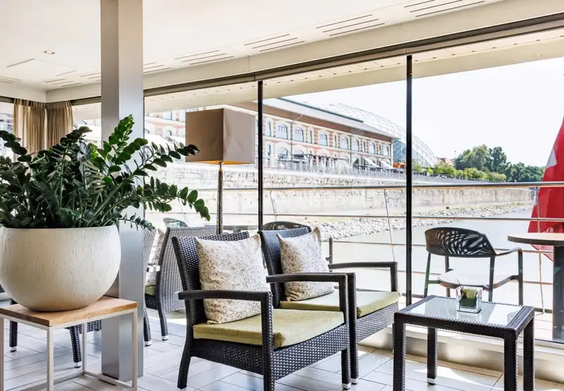 Club Lounge