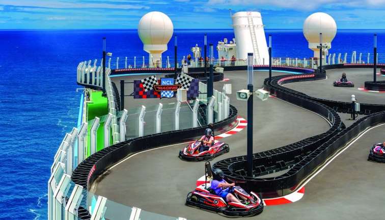 Entertainment on Norwegian Bliss 