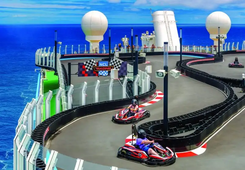 Entertainment on Norwegian Bliss 