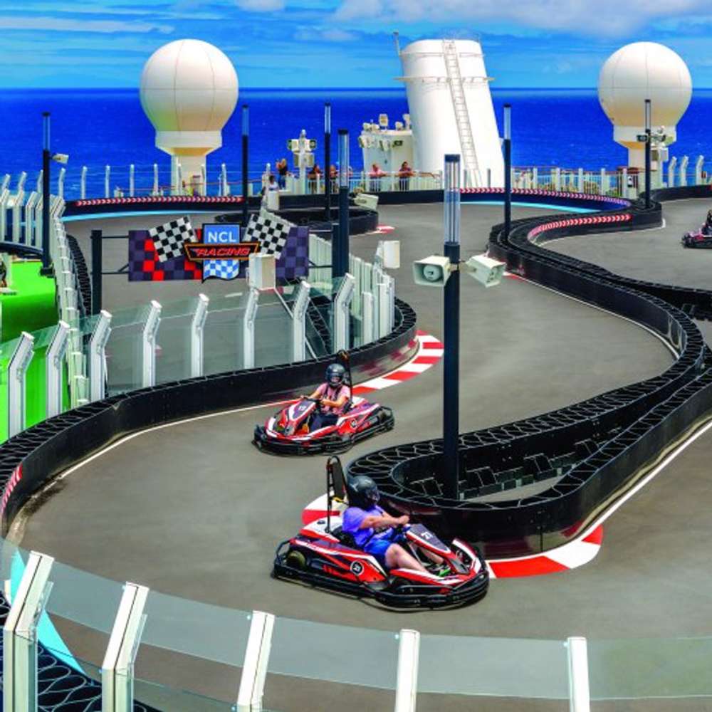 Entertainment on Norwegian Bliss 