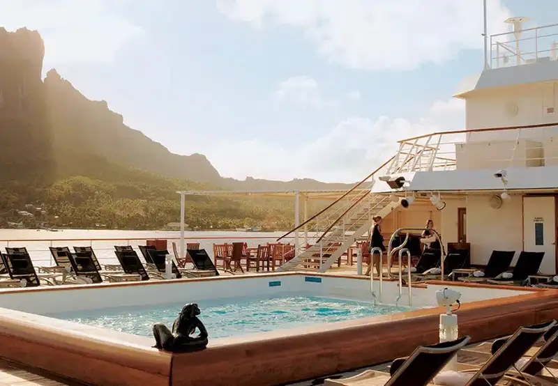 MS PAUL GAUGUIN pool