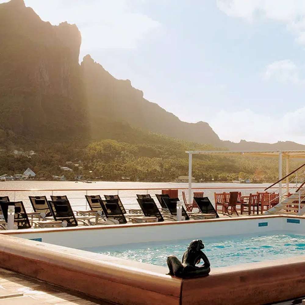 MS PAUL GAUGUIN pool