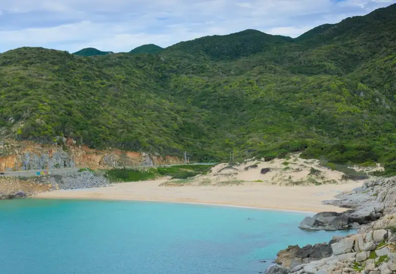 Bãi biển Bình Tiên (Binh Tien Beach)