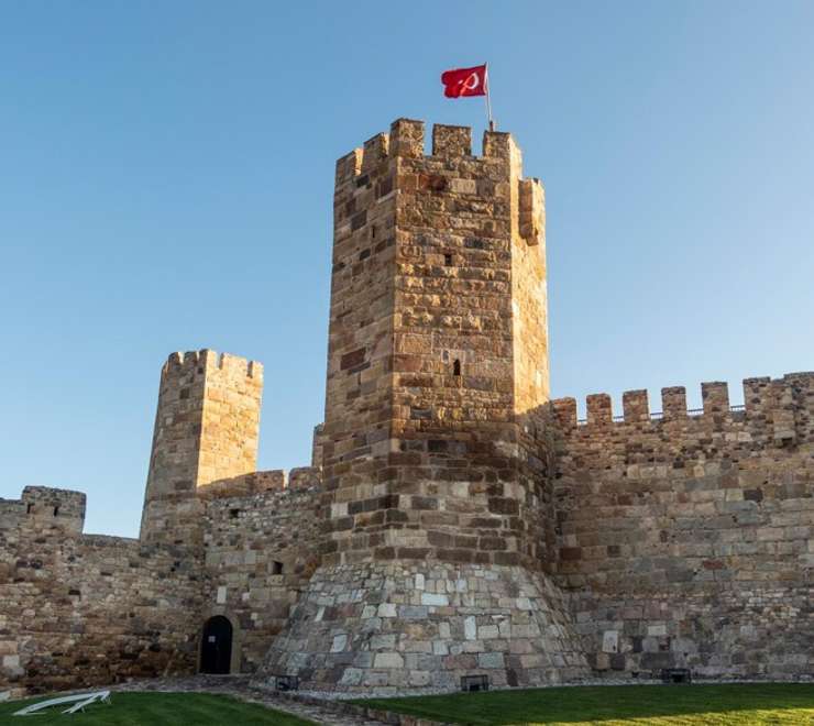 Candarli Castle