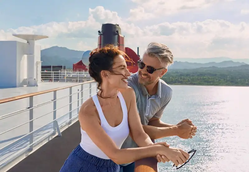 Pool Deck Queen Mary 2