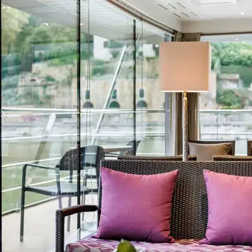 Club Lounge