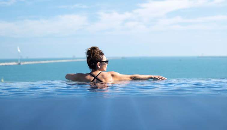 swimming pool 