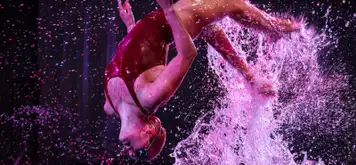 AquaTheater acrobatics