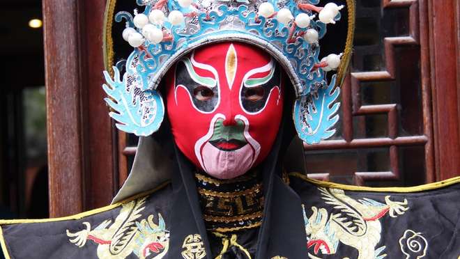 Sichuan hot pot and face changing show