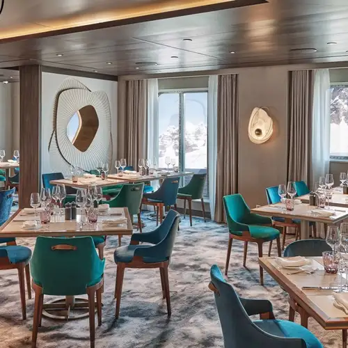Explorer Lounge