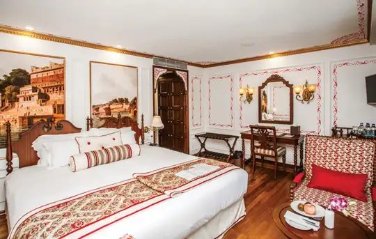 Image related to Colonial Suite