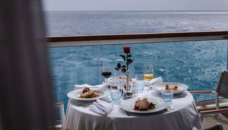 Veranda Dining