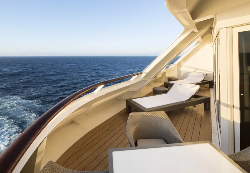 Club World Balcony