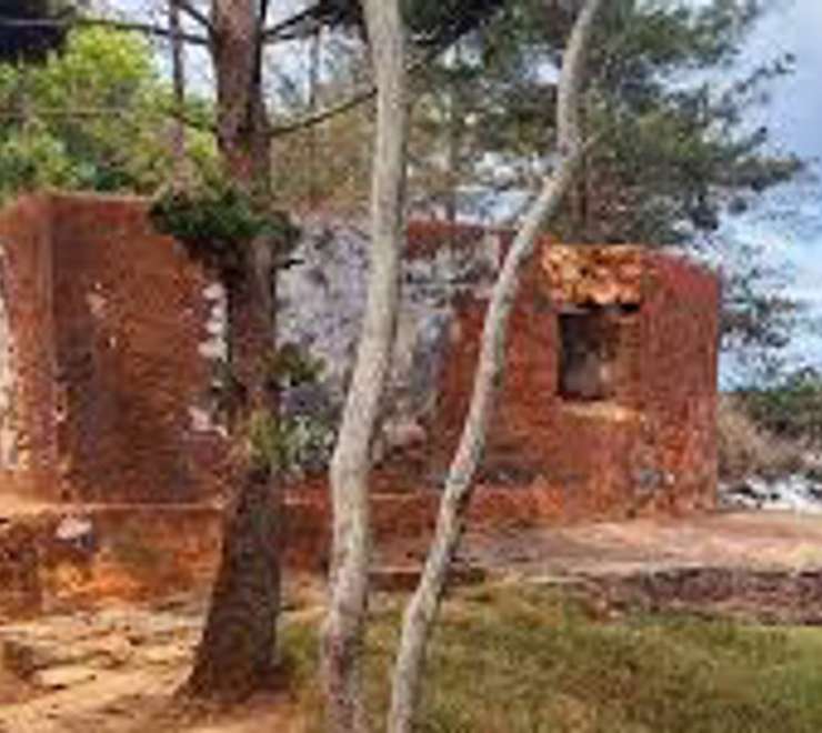 Visit Flacourt Bastion