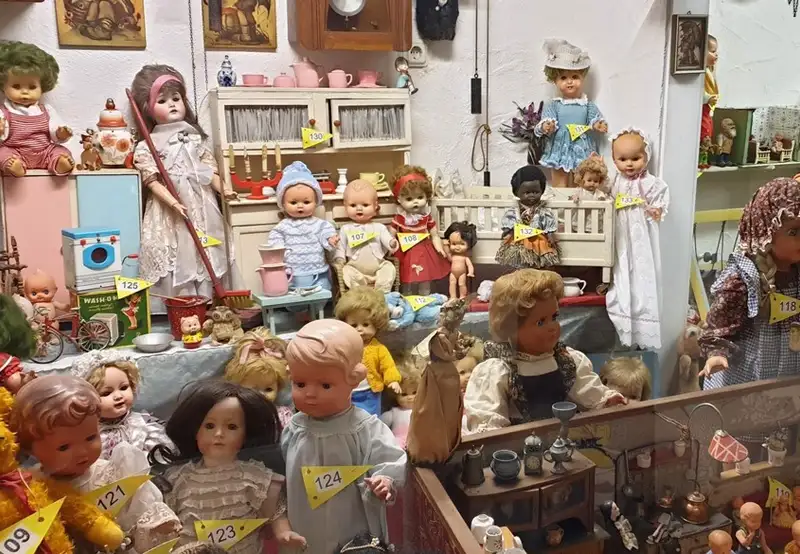 Puppen und Uhrenmuseum (Doll and Clock Museum)