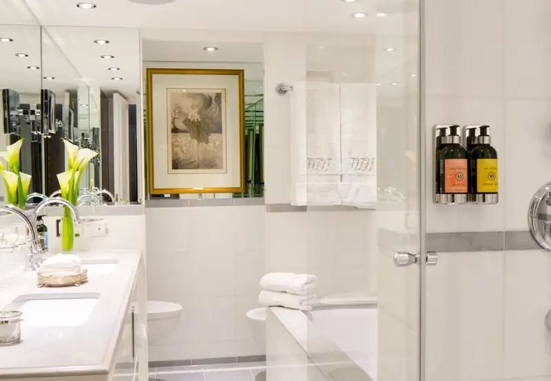 Grand Suite Bathroom