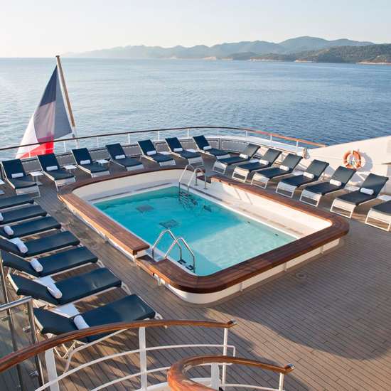 Counter-current Swimming Pool