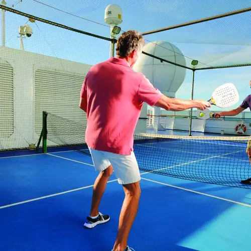 Paddle tennis court