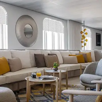 LE JACQUES CARTIER loung