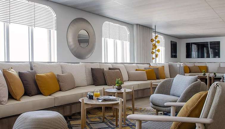 LE JACQUES CARTIER loung