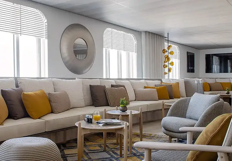 LE JACQUES CARTIER loung