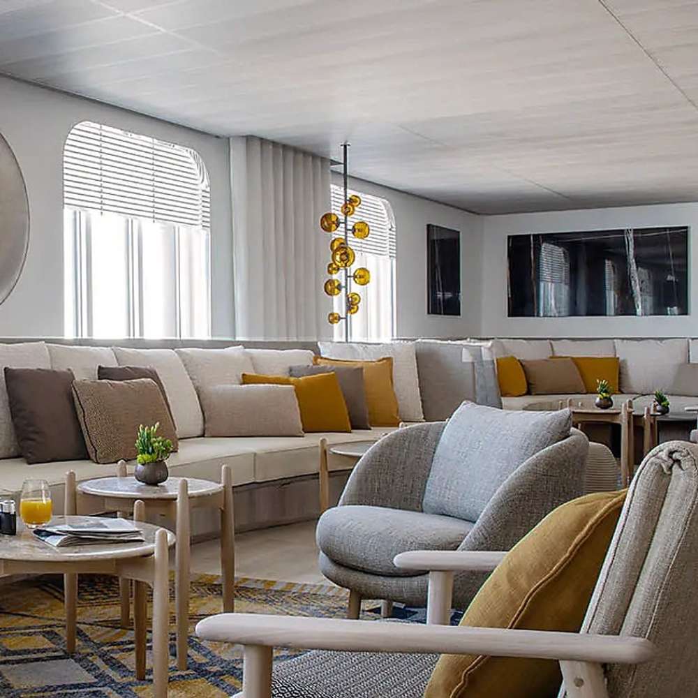 LE JACQUES CARTIER loung