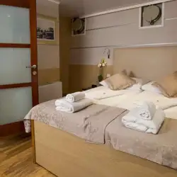 Image related to Porthole Window Cabin