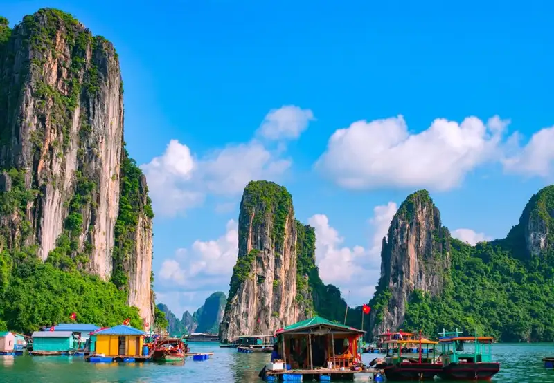 Ha Long Bay (Vietnam)