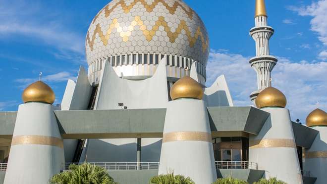 Explore Kota Kinabalu's Temples, Mosques, and Museums