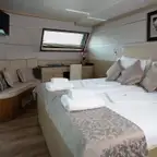 Overview of a Porthole Window Cabin