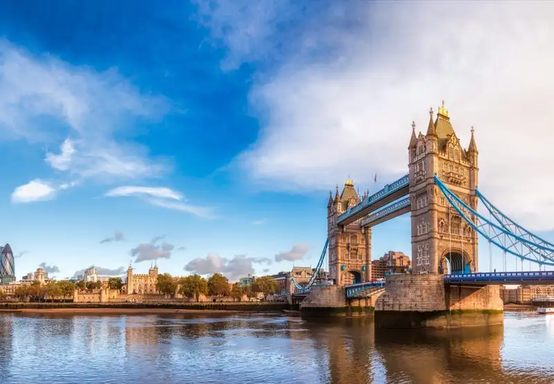 London (Tower Bridge) - Overnight onboard