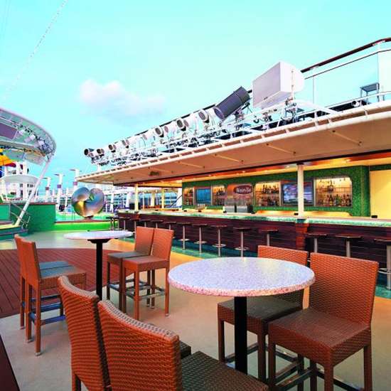 Waves Pool bar