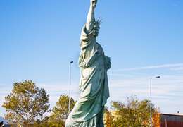 IgluCruise.Application.ViewModels.Shared.WebImageViewModel?.Description