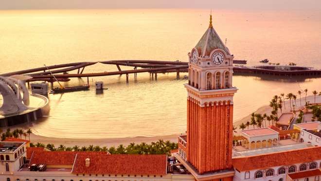 Relax on Vietnam's tropical island idyll of palm-fringed beaches and clear seas.