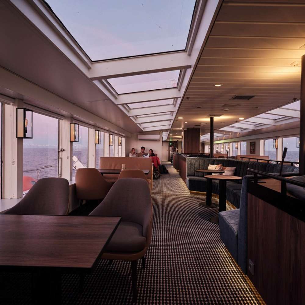 Explorer Lounge and Bar