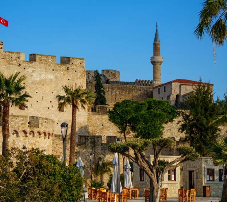 Çeşme Castle